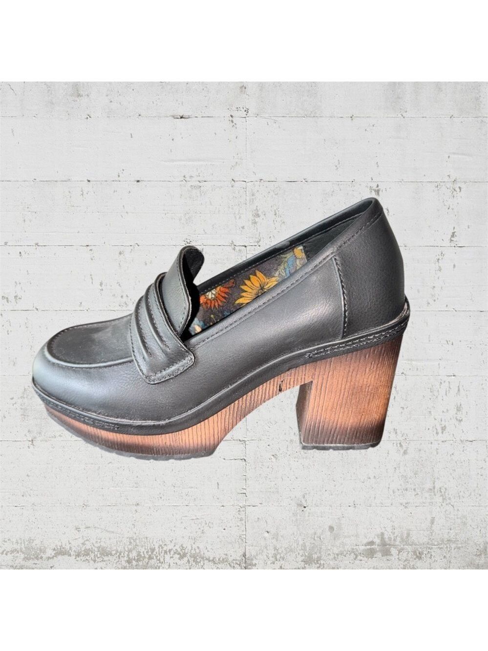KorksRegina Black Platform Loafers with Wood-Tone Block Heel size 6